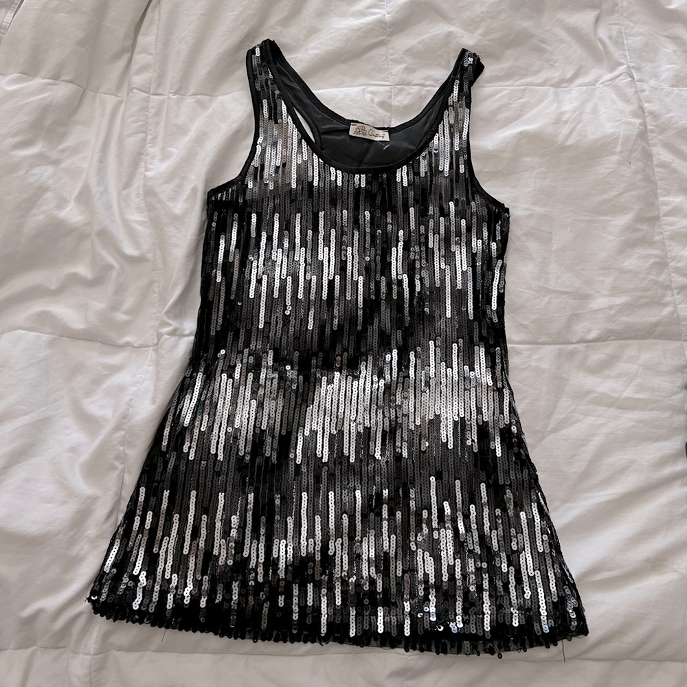 Sequin black/Silver top. Never worn.